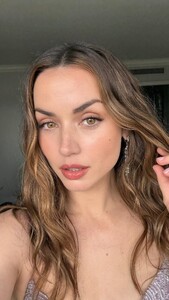 [2025.06.03] ana_d_armas_DKdqgvzxOiL.jpg