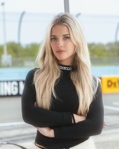 [2025.06.11] lindsaymariebrewer_504523515_18508423780023234_7275534348183732404_n.jpg