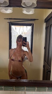 [2025.06.19] rachelc00k_504005266_18509882446029714_7480555782258946058_n..jpg