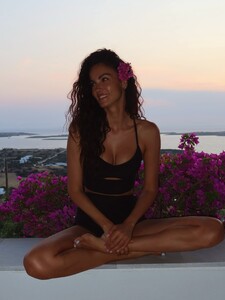 [2025.06.23] sofiaresing_509625887_18513614974031551_7705977322372471409_n.jpg