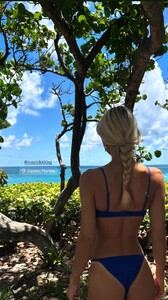 [2025.06.24] livvydunne_510875118_18517604614027168_4301981878915560060_n..jpg