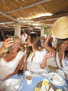 [2025.06.27] loveshackfancy_509645720_18514701913031905_7024810638629048446_n.jpg