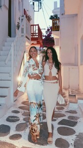 [2025.06.28] sofiaresing_504281546_18514424317031551_8757896866207432216_n..jpg