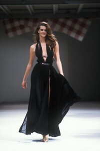 4_azzedine-alaia-ss-1991-5_html.JPEG.5a92b0a41eae6c83b72c9750b2ad1e80.JPEG