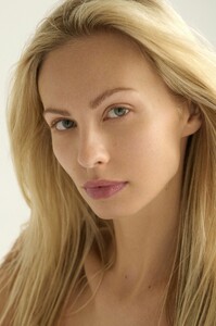 AnetM - EastWest portfolio '25 - 1726824607-1a1d6a14a39ba63fa2c7a890bc70e9a5.jpg