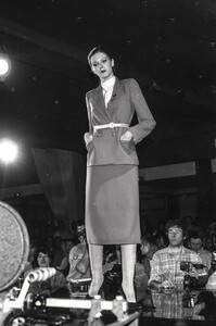 Chloe 1979 Women RTW 5.jpg