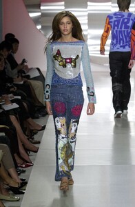 Custo Barcelona 2001 Women RTW 44.jpg