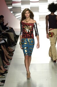 Custo Barcelona 2001 Women RTW 99.jpg