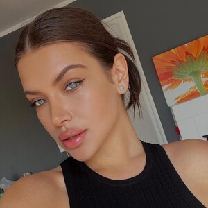 Iryna Dzhagarova - Instafit Bio 10.jpg