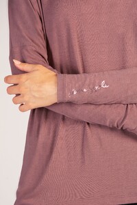 Kianna - PineappleUK_womens-macchiato-script-longsleeve-top-05.jpg