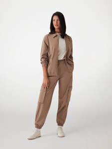 LizaMakhu - Guess_4G and peony logo print T-shirt Women-5 - V5RI02KCLG2-P6EB-ALT1.jpg