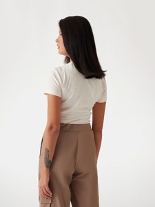 LizaMakhu - Guess_4G and peony logo print T-shirt Women-5 - V5RI02KCLG2-P6EB-ALT2.jpg