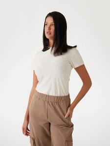 LizaMakhu - Guess_4G and peony logo print T-shirt Women-5 - V5RI02KCLG2-P6EB.jpg