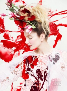 UK Harper's Bazaar April 2025_2.jpg