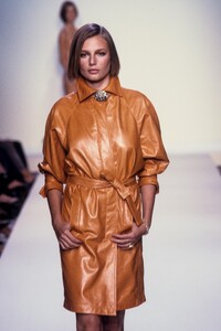 Victor Alfaro 2001 Women RTW 30.jpg