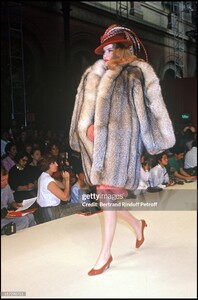 cindyLewis f90givenchyHC-3a.jpg