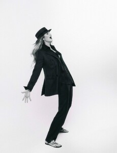 elle spain 07-2025_3.jpg