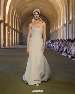 jacquemus fw25 closed.jpg