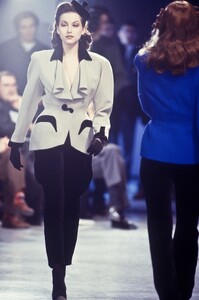 lisa anne tm9333.jpg