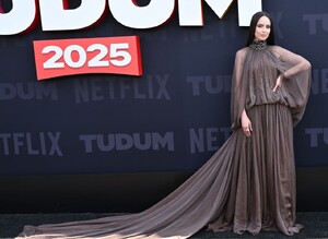 sofia-carson-commands-netflix-tudum-2025-los-angeles-carpet-1.jpg