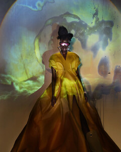 v-magazine-spring-2020_by_nick-knight4.jpg