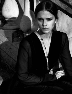 vogue italia emma 07.jpg