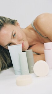 [2025.07.05] livelle_3670122910068005043.jpg