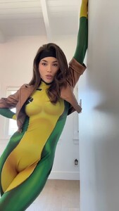 [2025.07.06] heylaurensummer_DLxQZhR3n2.jpg