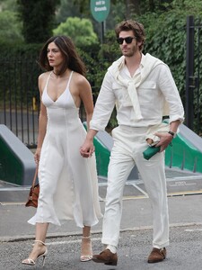 [2025.07.06] justjared_516017531_18518454634039320_5657018571993861661_n.jpg