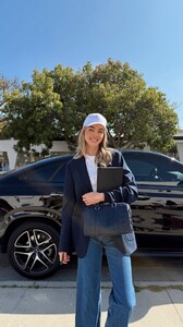 [2025.07.08] elizabethcturner_DL3lY9HPkRI.jpg