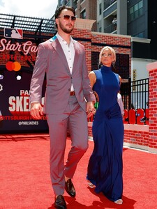 [2025.07.16] livvydunne_521292674_18521636623027168_8031131891832086255_n.jpg