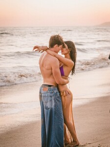 [2025.07.24] victoriajustice_522082051_18609056719006824_6545148528965642547_n.jpg