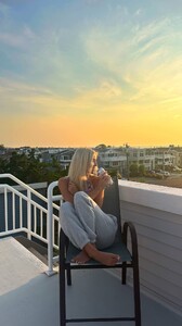 [2025.07.30] livvydunne_3687732781892034640.jpg