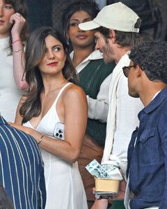 [2025.07.07] entertainmenttonight_515951337_18512036374012712_1981479831791401382_n.jpg