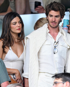 [2025.07.07] entertainmenttonight_517842544_18512036287012712_8579819433908627921_n.jpg