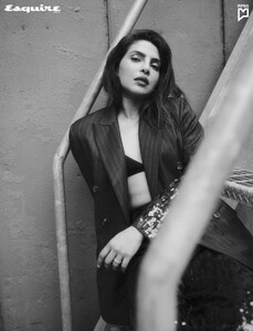 622394542_priyanka-chopra-esquire-5.jpg