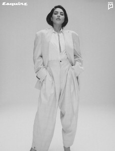 622394554_priyanka-chopra-esquire-8.jpg