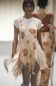 Alberta Ferretti 1994 Women RTW 11.jpg