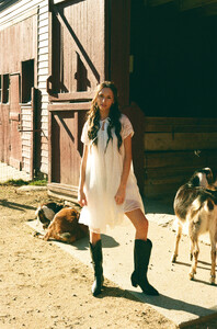 Alexis Bumgarner - Evolve [2025] Portfolio HQ 20161369.jpg