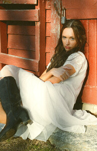 Alexis Bumgarner - Evolve [2025] Portfolio HQ 20161370.jpg