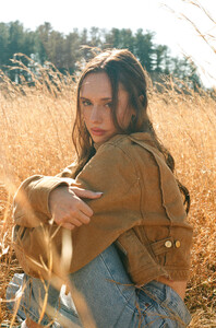 Alexis Bumgarner - Evolve [2025] Portfolio HQ 20161371.jpg