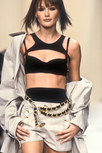 Chanel 1994 Women RTW 110.jpg