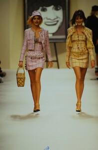 Chanel 1994 Women RTW 83.jpg