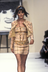 Chanel 1994 Women RTW 84.jpg
