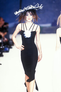 Chanel 1995 Haute Couture 140.jpg