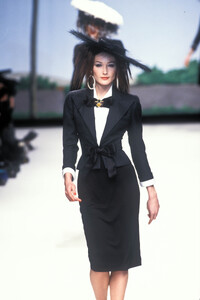 Chanel 1995 Haute Couture 24.jpg