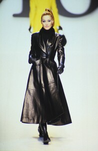 Christian Dior 1996 Women RTW 43.jpg