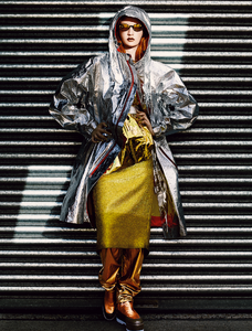 Codie Young by Richard Burbridge for i-D Magazine Winter 2013_07.png