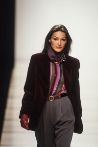 Emporio Armani 1992 Women RTW 62.jpg