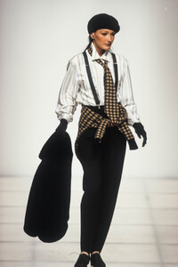 Emporio Armani 1992 Women RTW 71.jpg